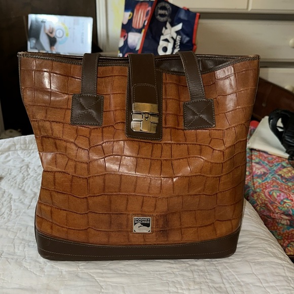 Dooney and Bourke 2-Tone Brown Croc Embossed large Bucket Tote Shoulder Bag (H) - Picture 2 of 9